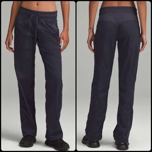 Lululemon Size 8 Dance Studio Mid-Rise Pant
*Short Black Night